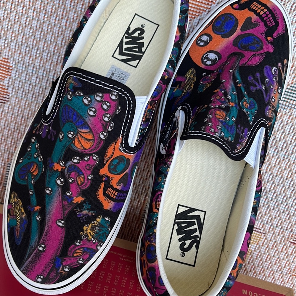 Vans Classic Slip-On
Trippy Drip Black Multi
VNOA7Q5DOZB
Men’s sneakers - Picture 13 of 16